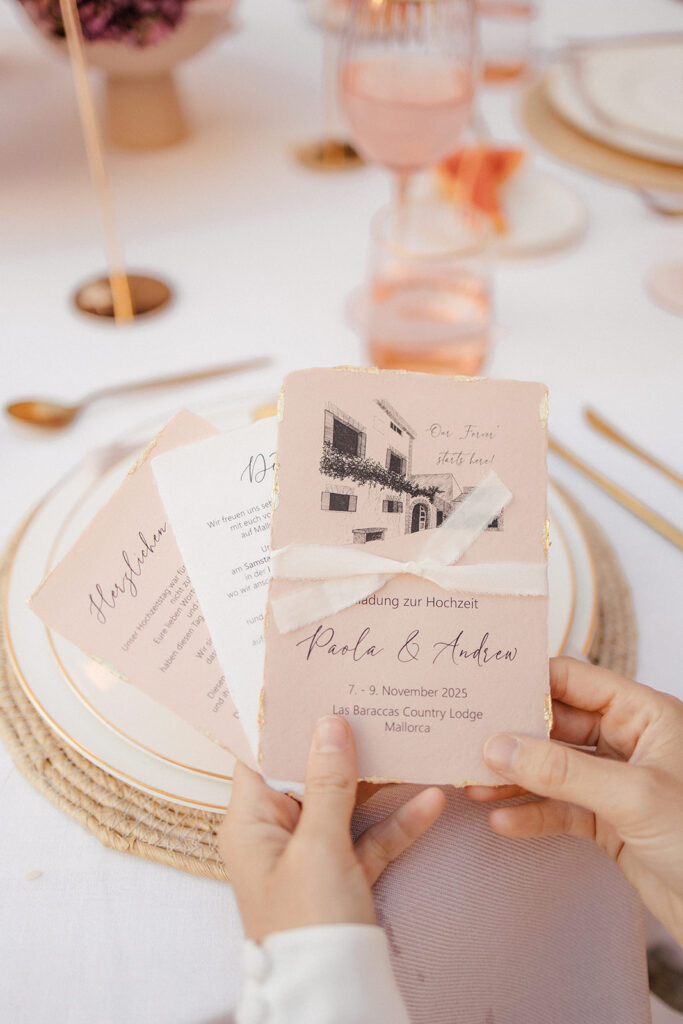 Hochzeitspapeterie in blush auf handgeschöpftem Papier