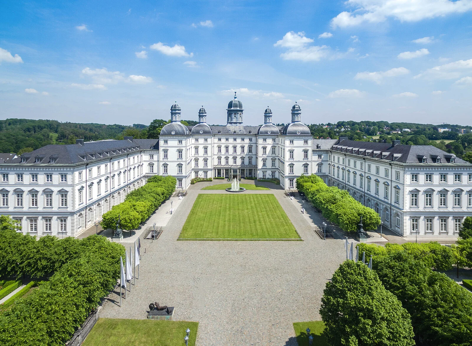 Grandhotel Schloss Bensberg für Hochzeiten der Extraklasse. Luxuriöse Hochzeitslocation in Deutschland.